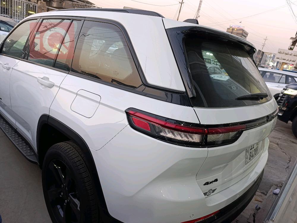 جیپ گراند شیرۆکی